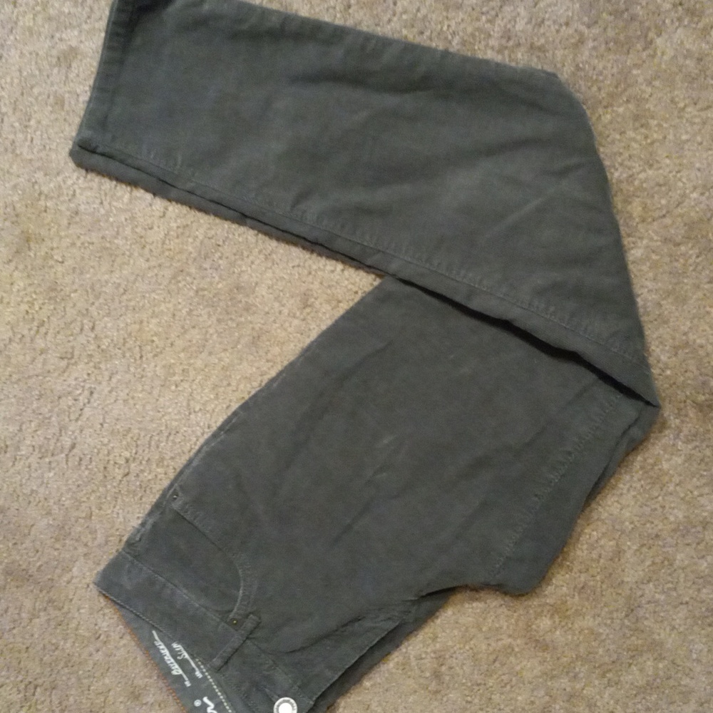 Eddie Bauer Slim Boyfriend Cordory, Medium - Picture 4 of 8